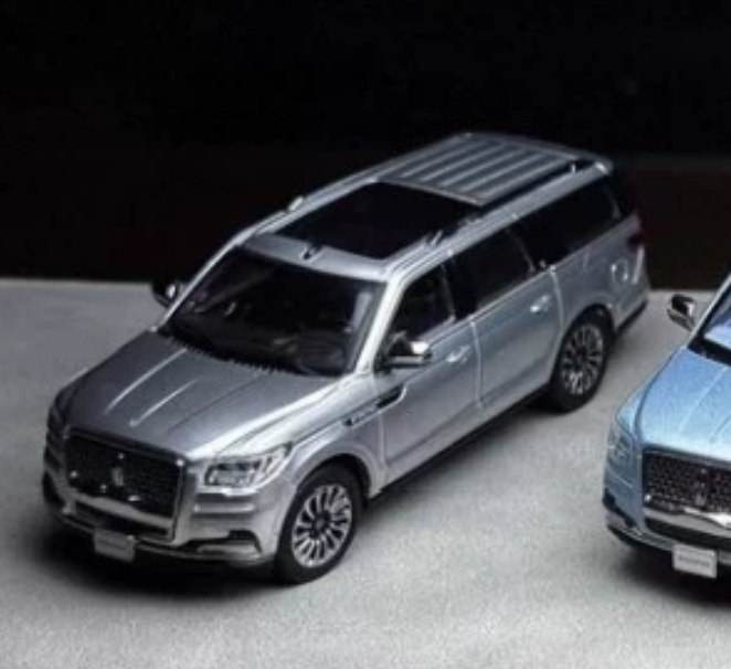 WTX 1/64 2022 Lincoln Navigator LWB Alloy Model Iconic Silver Metallic