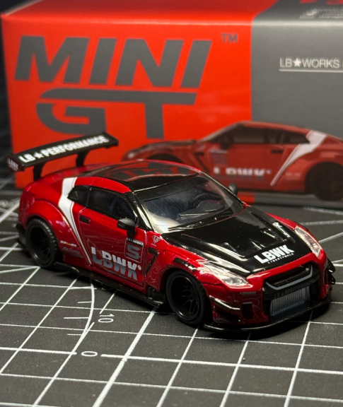 MINI GT 1/64 LB WORKS Nissan GT-R R35