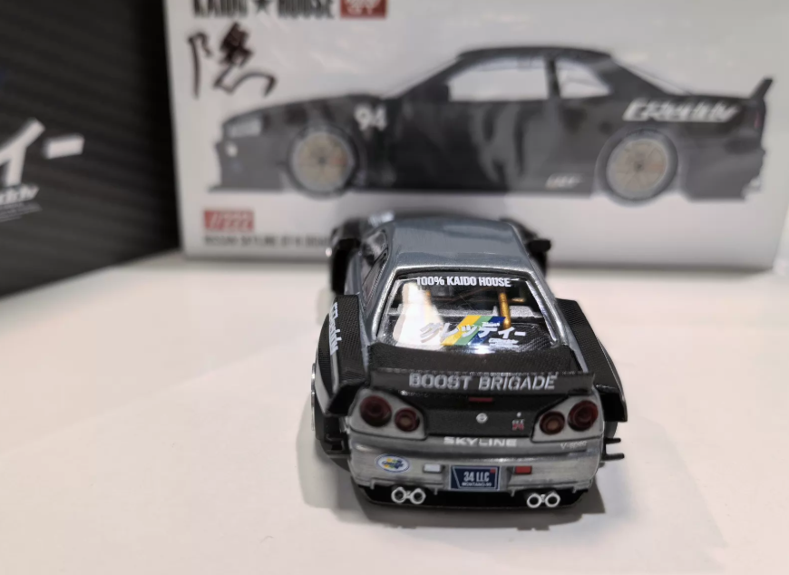 Kaido House Mini GT 1:64 Nissan Skyline GT-R R34 GReddy V2 Chase Car