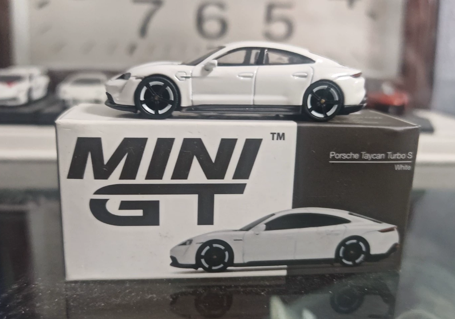 MINIGT 1:64 Porsche Taycan Turbo S White Diecast Model Car MGT00218