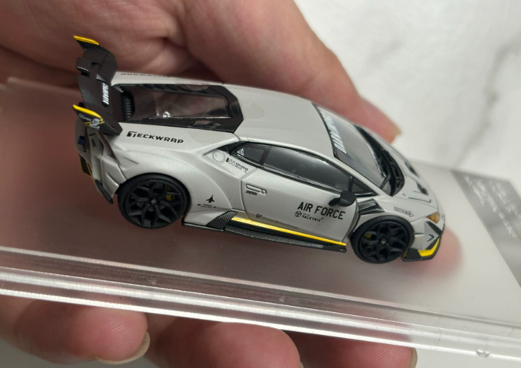 King Model 1:64 Lamborghini Huracan DarwinPRO Lilith Air Force Grey Diecast Car