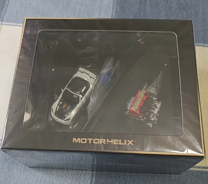 Motorhelix 1/64 Honda S2000 AP2 with 1/18 F22C1 Engine Set Limited Edition