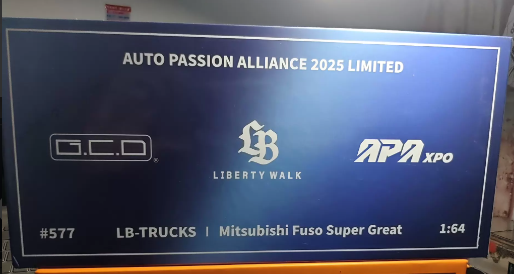 GCD 1:64 Mitsubishi Fuso Super Great LBWK Electroplate Blue Ltd Ed