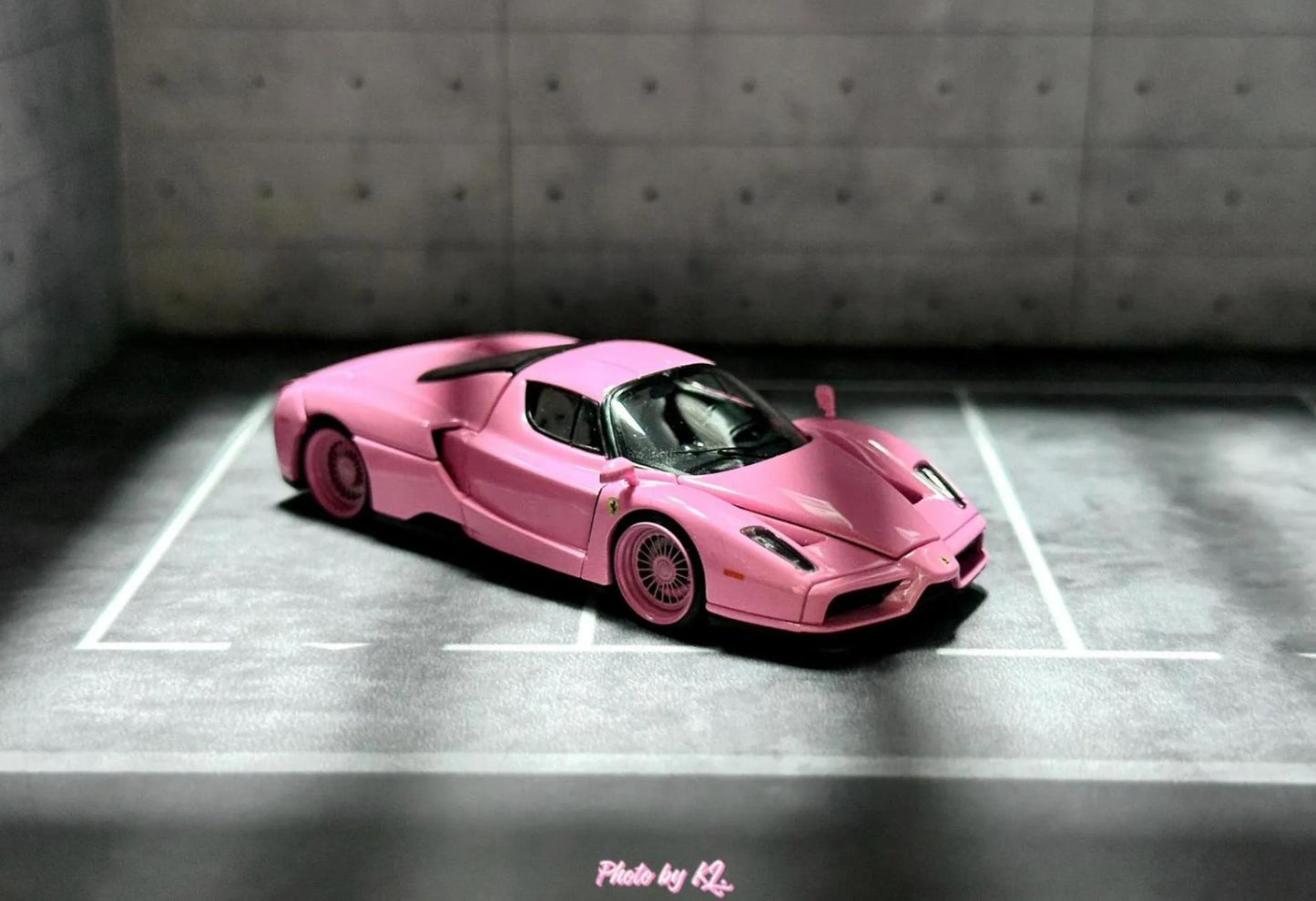 DMH 1/64 Ferrari Enzo Pink Ltd – 66pcs