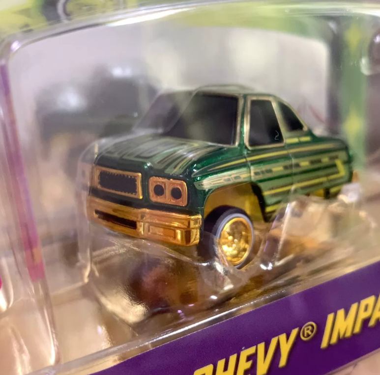 Cartuned Lowriders '75 Chevy Impala Poseable LED Diecast Car