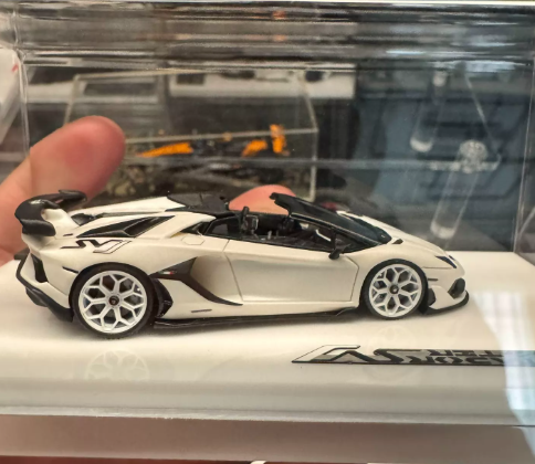 TARDIS 1/64 Lamborghini Aventador SVJ Roadster Panda White Black
