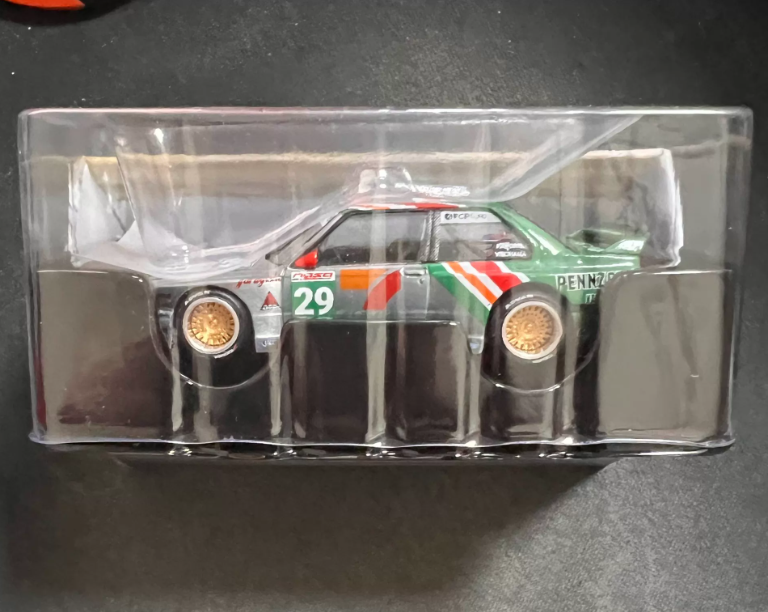 Kaido House Mini GT 1/64 BMW M3 E30 Larry Chen 7-Eleven Raw Chase