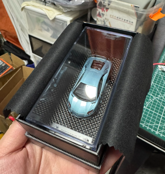 Rotating Wheel x Rowen Lamborghini Aventador S Ice Blue 1:64