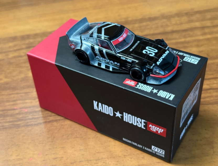 Kaido House x MINI GT KHMG172 Nissan Fairlady Z Devil Z Chase
