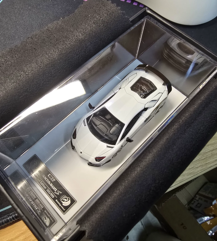 Rotating Wheel 1/64 LB WORKS Lamborghini Aventador S White Limited 999