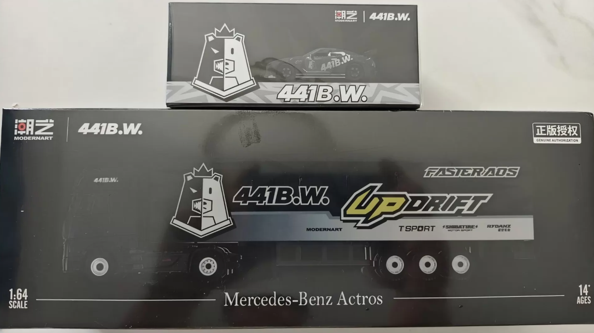 ModernArt x 441B.W. 1/64 Mercedes-Benz Actros & Nissan GT-R R35 Set