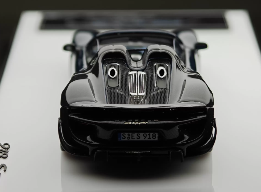 Halo 1/64 Porsche 918 Spyder Black Blue Carbon Fiber