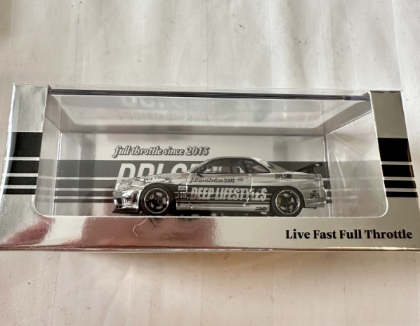 INNO64 1/64 DPLS 10th Anniversary Nissan Skyline GT-R R34 Silver Chrome