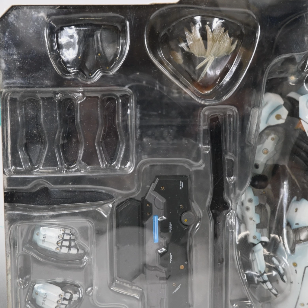 Play Arts Kai Metal Gear Rising Revengeance Raiden White Armor Figure