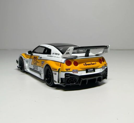 MINI GT 528 LB-Silhouette WORKS GT NISSAN 35GT-RR LB Racing