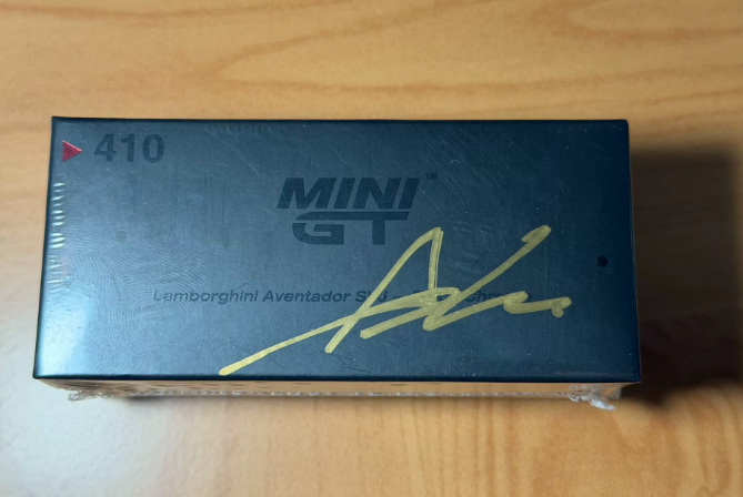 MINI GT 1/64 No.410 Lamborghini Aventador SVJ Black Chrome Director's Gift