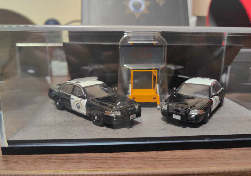 Rollin 1/64 CHP Ford Crown Victoria Last Crown Vics 151 909 Set