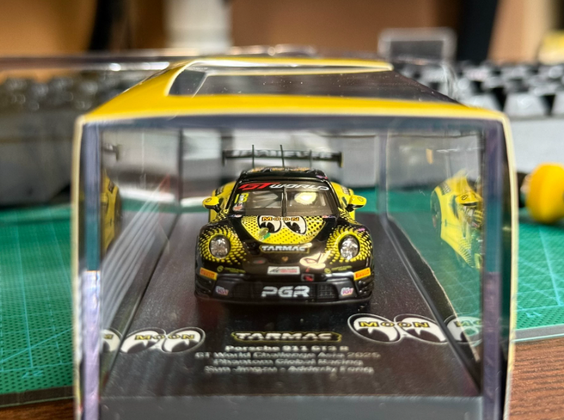 Tarmac Works 1/64 Porsche 911 GT3 R Mooneyes PGR 13
