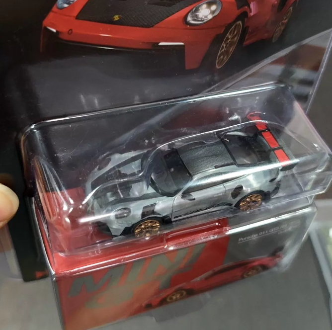 MINI GT 1060 Porsche 992 GT3 RS Clear Coat Chase 1/64