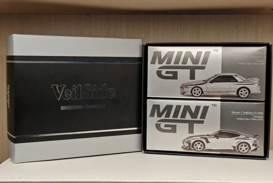 MINIGT 1/64 VeilSide Chrome Twin Pack R32 GTR and Z FFZ400 2025 HEC Exclusive