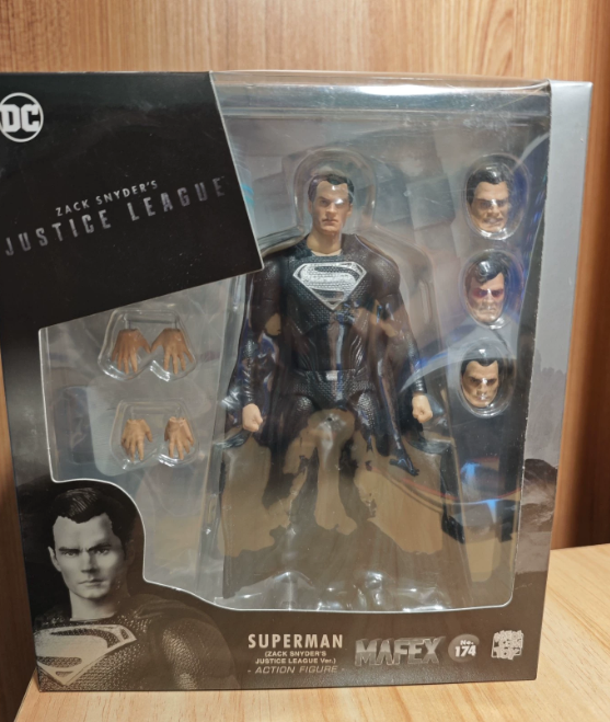 MAFEX No.174 Superman Black Suit Zack Snyder Justice League