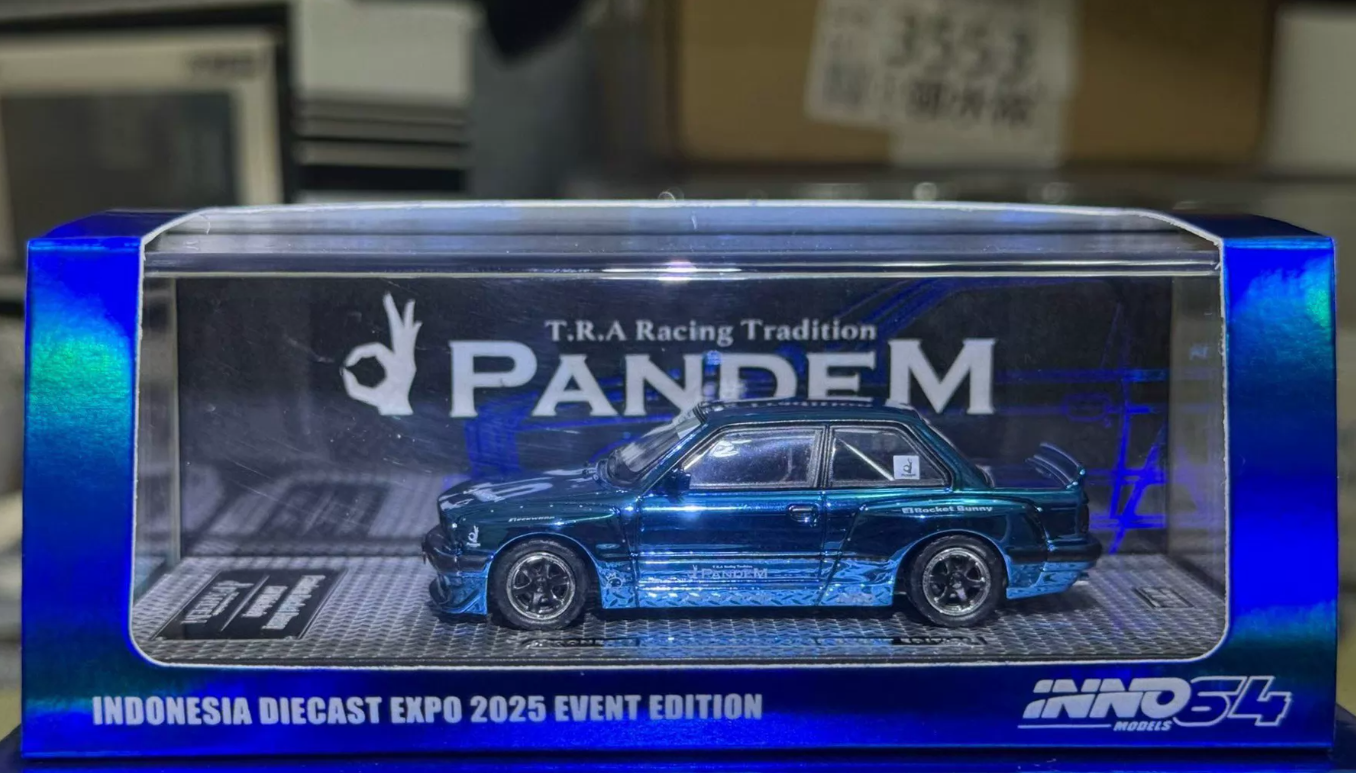 INNO64 1:64 BMW E30 PANDEM Rocket Bunny IDEX 2025 Exclusive Blue