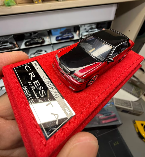 Mortal Model 1/64 Toyota Cresta Roulant G Red