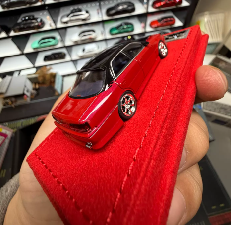 Mortal Model 1/64 Toyota Cresta Roulant G Red