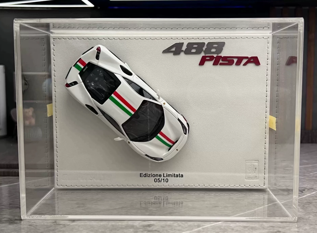 GW 1/43 Ferrari 488 Pista Italy Stripe White Leather Box