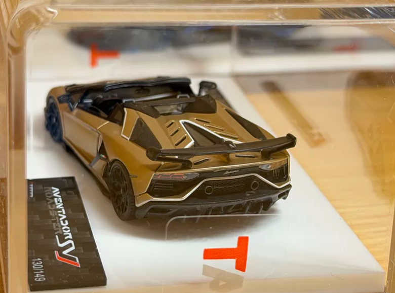 TARDIS 1/64 Lamborghini Aventador SVJ Roadster Bronzo Zenas LE149