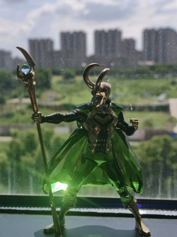 Swarovski Marvel Loki Crystal Figurine 5674467 Collectible Decoration