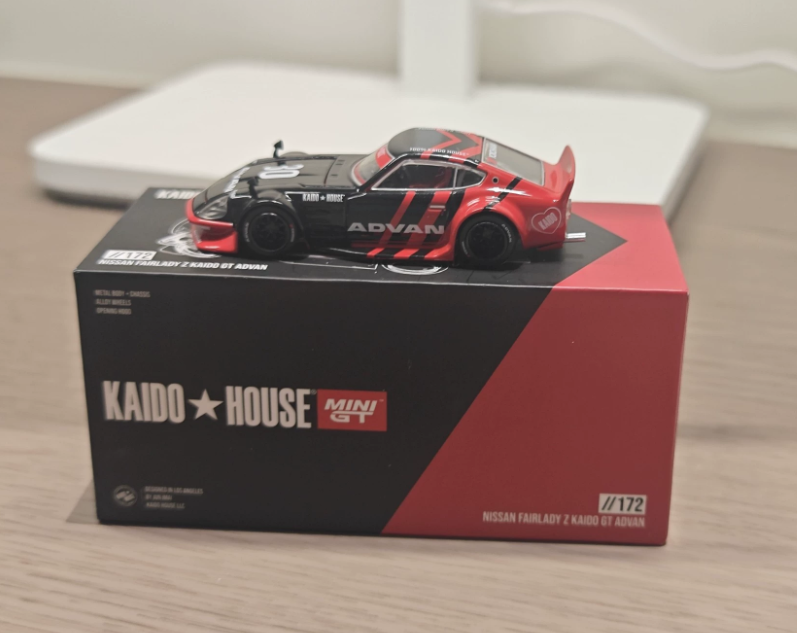 KAIDO HOUSE x MINI GT 1:64 Nissan Fairlady Z KAIDO GT Advan KHMG172