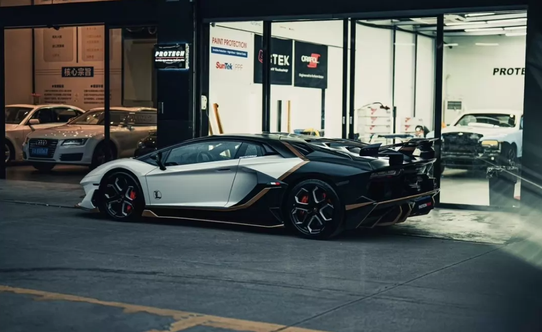 ARDIS x EDM 1/64 Lamborghini Aventador SVJ Two-Tone Limited 149