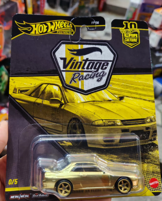 Hot Wheels Premium Nissan Skyline GT-R R32 Gold Vintage Racing 0/5