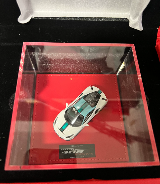 Rotating Wheel 1/64 Ferrari 488 Pista White Green Limited 299