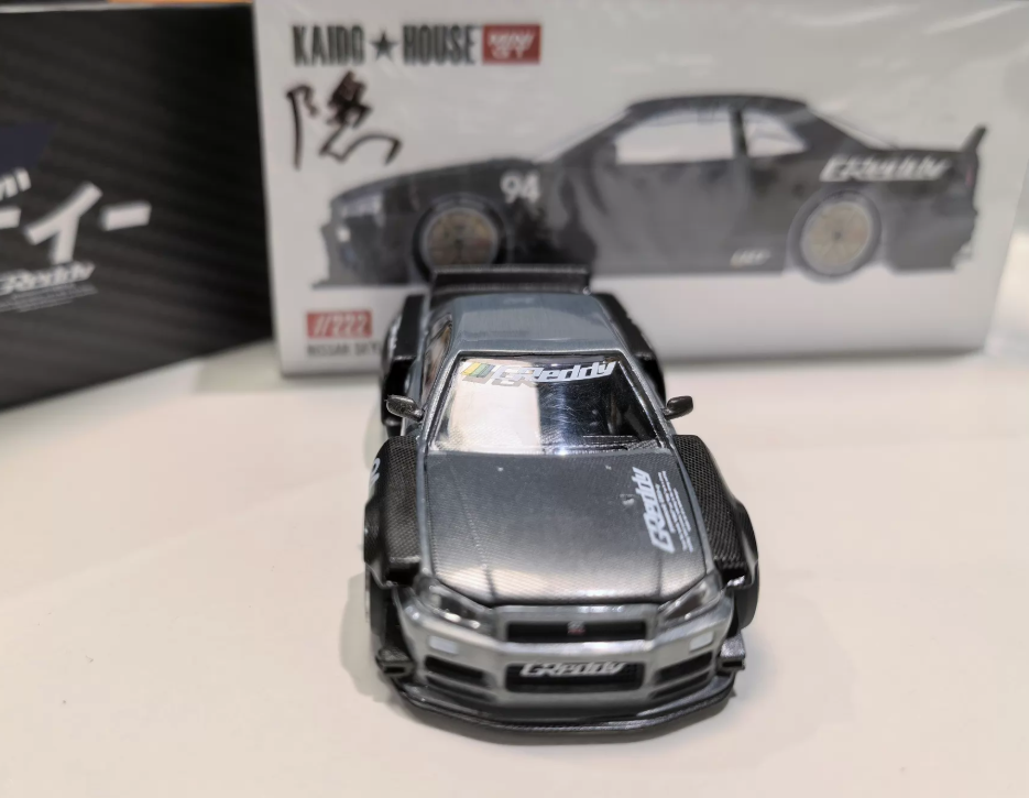 Kaido House Mini GT 1:64 Nissan Skyline GT-R R34 GReddy V2 Chase Car