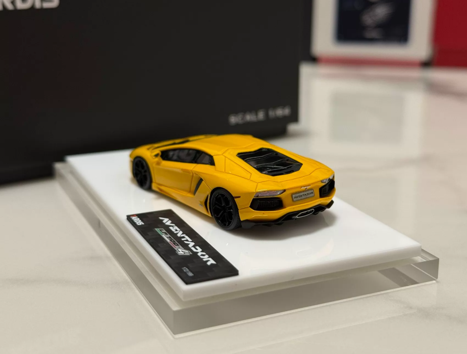 Tardis 1/64 Lamborghini Aventador LP700-4 Yellow Limited 199
