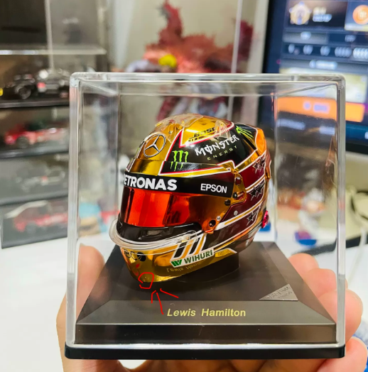 Spark 1:5 Lewis Hamilton 2018 Abu Dhabi GP Chrome Gold Helmet