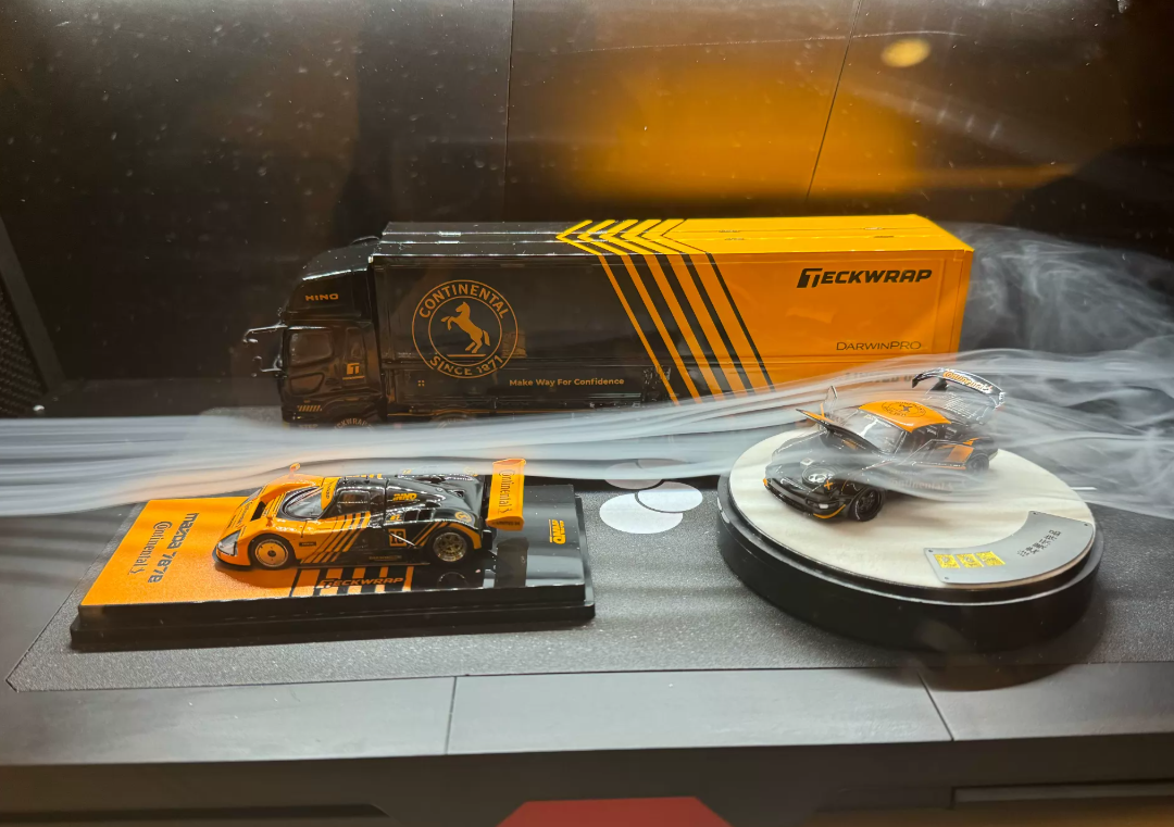 INNO PGM GCD 1:64 Hino Truck & 3 Cars Continental HEC Dinner Exclusive Set