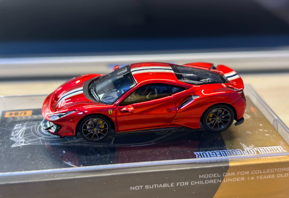 FuelMe TOC 1:64 Ferrari 488 Pista Rosso Fuoco Red Striped Model