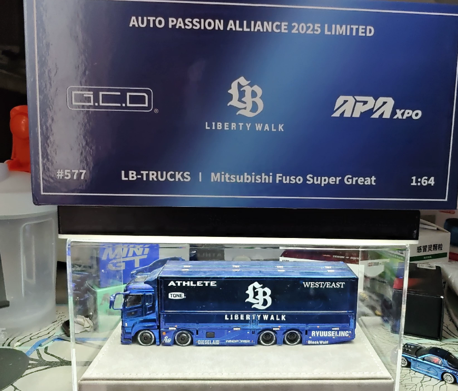 GCD 1:64 Mitsubishi Fuso Super Great LBWK Electroplate Blue Ltd Ed