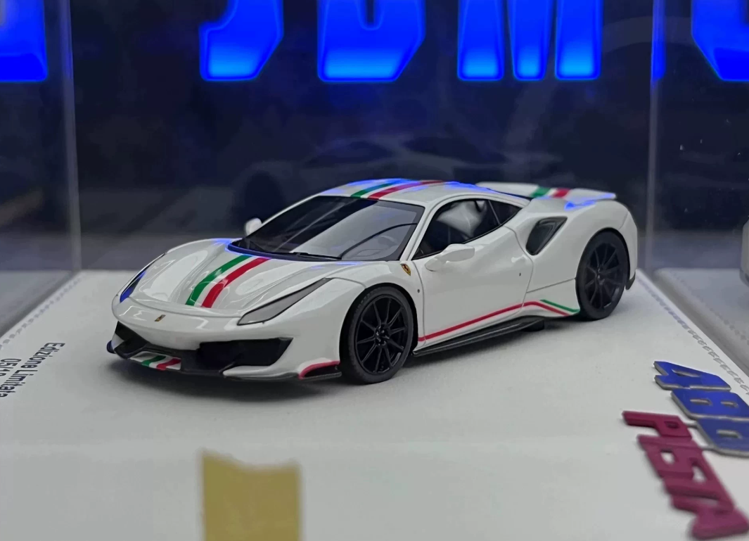 GW 1/43 Ferrari 488 Pista Italy Stripe White Leather Box