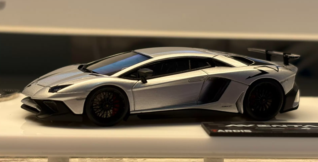 Tardis 1/64 Lamborghini Aventador LP750-4 SV Silver Resin Model