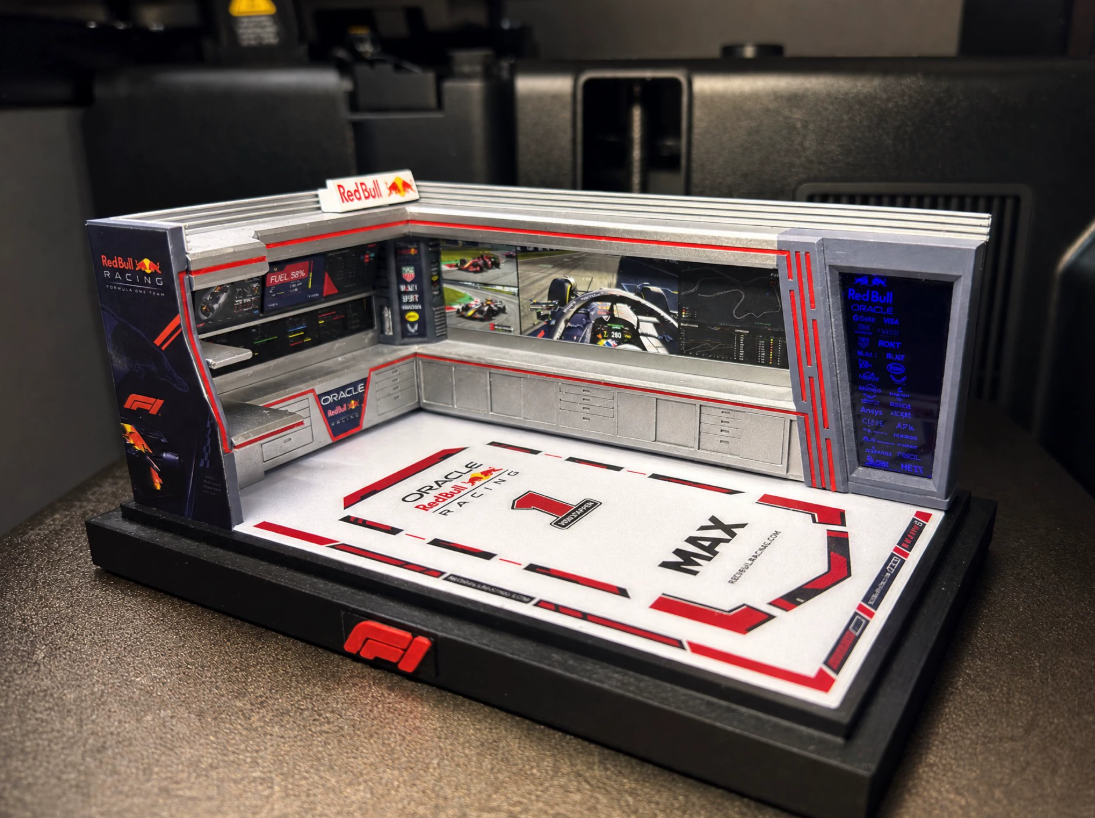 Red Bull F1 Racing Pit Garage Diorama 1/64 Scale