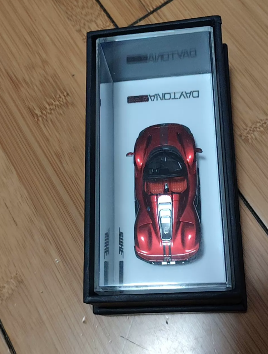 SUHE 1:64 Ferrari Daytona SP3 Candy Red Resin Model