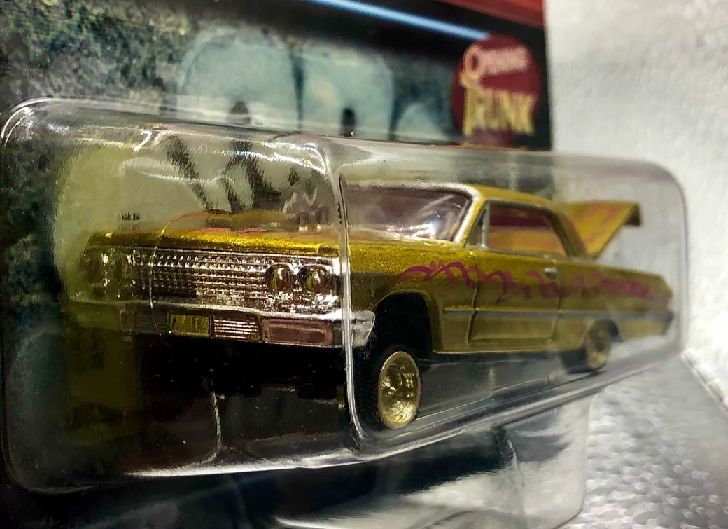 Revell 1:64 '63 Chevy Impala "Chica de Oro" Lowrider Gold Diecast
