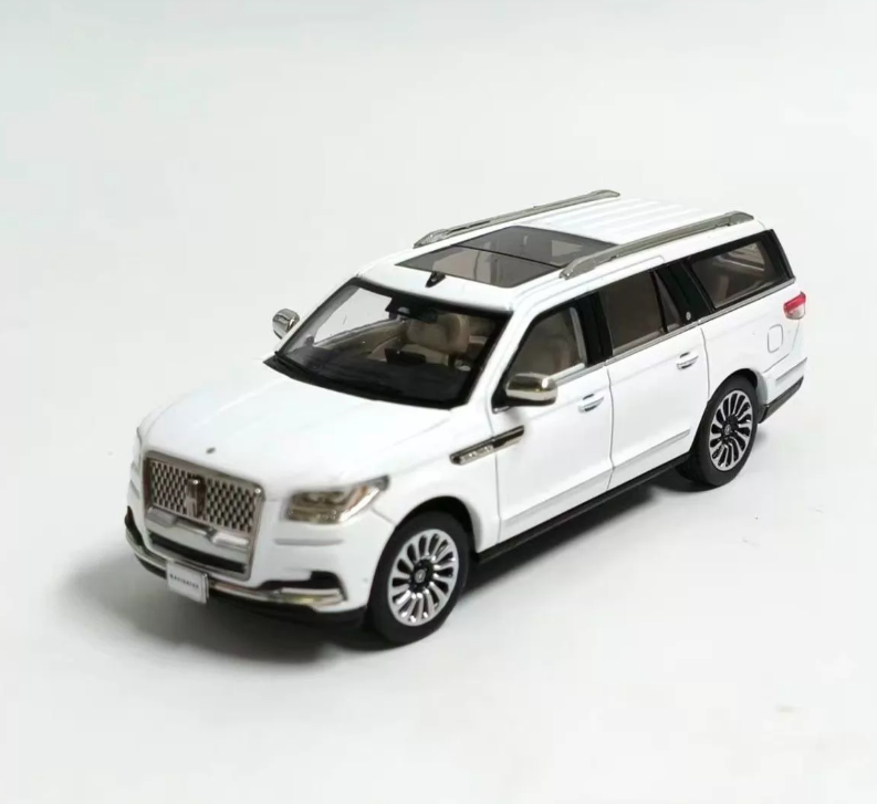 WTX 1/64 2022 Lincoln Navigator LWB Alloy Model White
