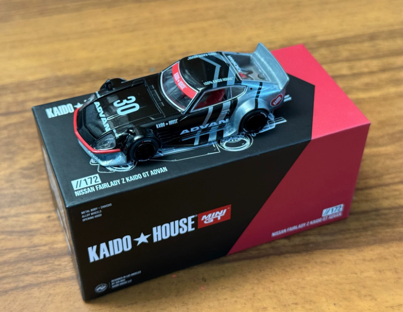 Kaido House x MINI GT KHMG172 Nissan Fairlady Z Devil Z Chase
