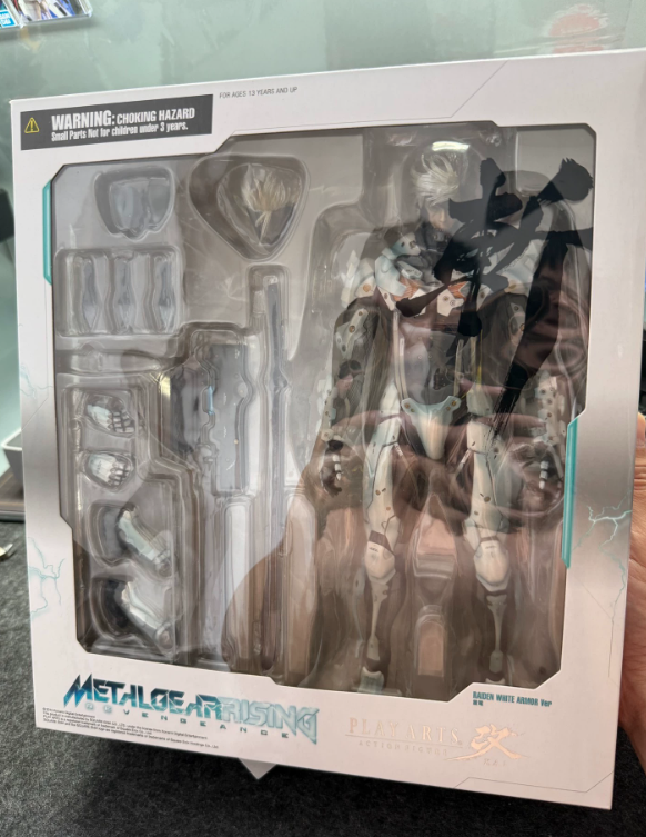 Play Arts Kai Metal Gear Rising Revengeance Raiden White Armor Figure