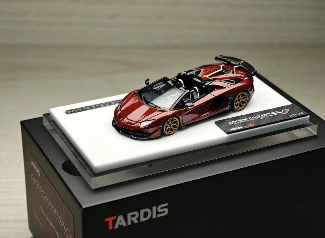 TARDIS XH 1/64 Lamborghini Aventador SVJ Roadster Vino Rosso/White Line Gold